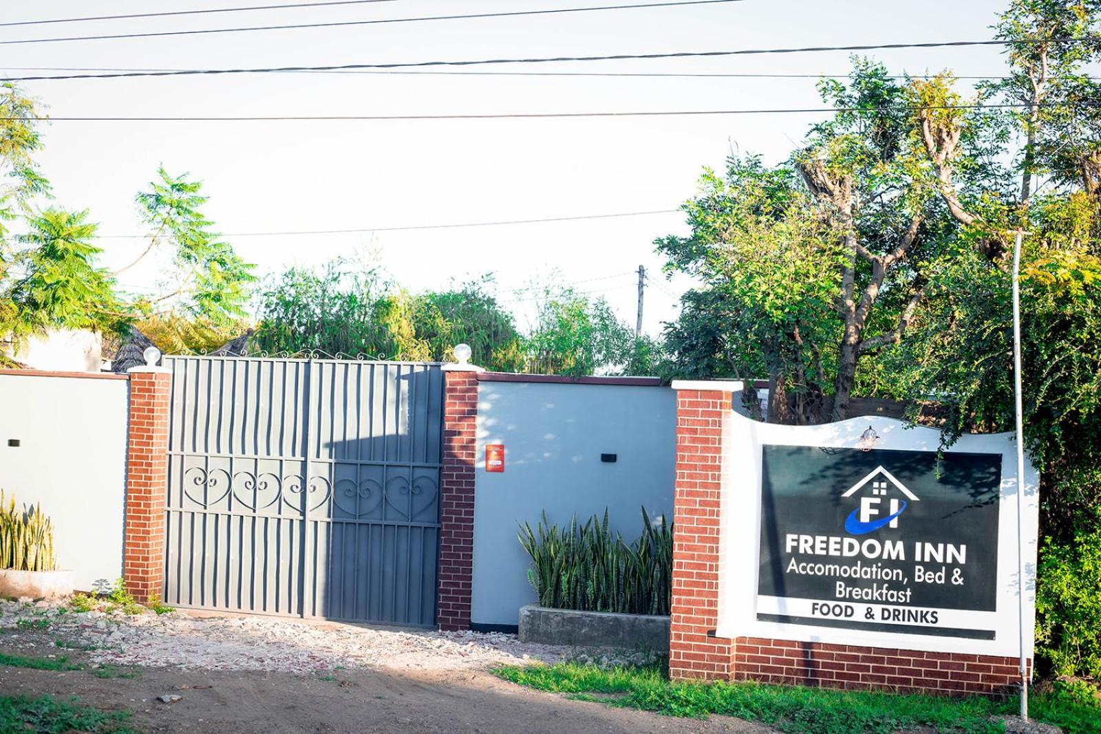 Freedom Inn Αρούσα Εξωτερικό φωτογραφία